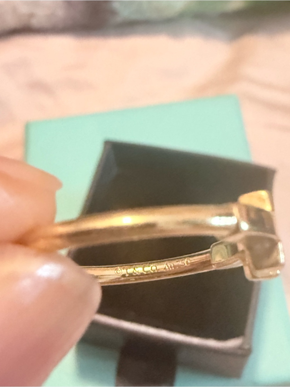 AUTHENTIC Preloved TIFFANY & CO. T Wire Ring in K18 Yellow Gold - Picture 2 of 4